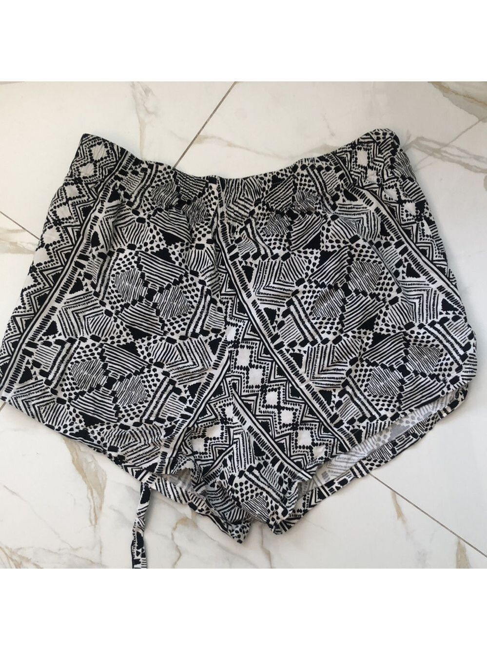 BAND OF GYPSIES Aztec Black And White Print Shorts Size XS